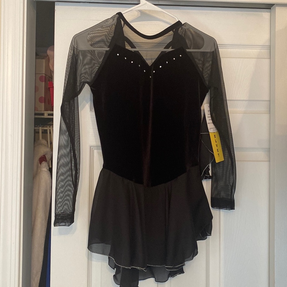 Jerry’s Skating World black velvet skating dress women’s medium